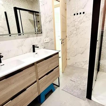 Lujo Proyector, Maquina Arcade, Wifi Y Patinetes Apartamento *