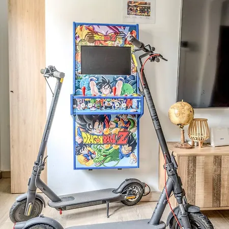 Lujo Proyector, Maquina Arcade, Wifi Y Patinetes *
